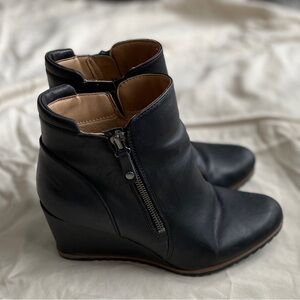 Naturalizer SOUL Black Leather Wedge Ankle Booties with Side Zip
